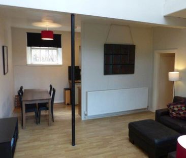 2 bedroom mews to rent - Photo 3