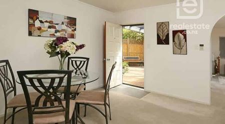 Elegant Brick & Tile Home with Ensuite & Entertain - Photo 2