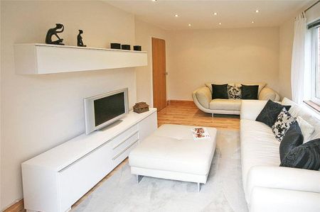 3 bedroom semi-detached house to rent - Photo 4
