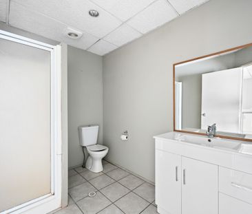 Enjoy easy inner-city living in this well-located two-bedroom apart... - Photo 5