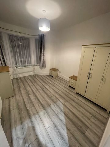 4 Bed Flat, St. Stephen's Road, E6 - Photo 5