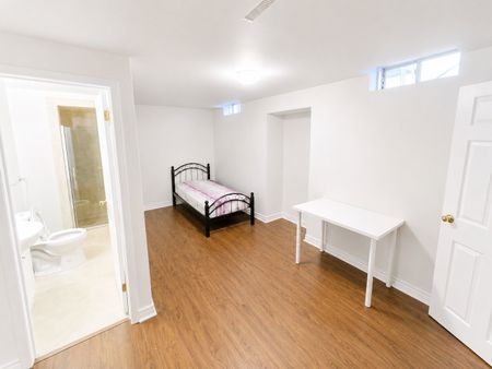 For Lease - 226 Helen Avenue, Markham, Ontario - Photo 3
