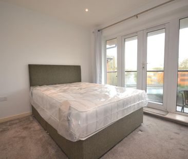 2 bedroom Flat To Let - Photo 3