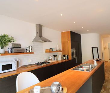 Appartement te huur in Ukkel voor € 1.300 met 1 slaapkamer - Photo 2