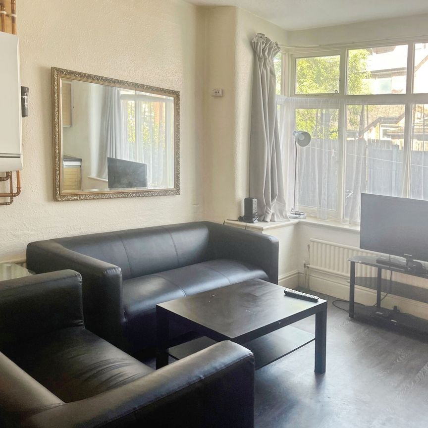 5 bedroom house to rent Thurlby Street, M13 - Photo 1