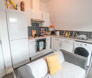 3 Bedroom Flat To Rent in Lansdowne - £1,350 pcm Tenancy Info - Photo 6