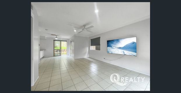 🏡 Low Maintenance Contemporary Home In Great Location - Photo 1