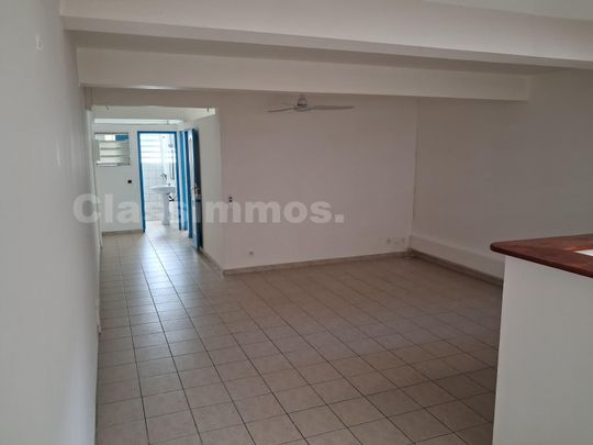 Location Appartement 3 pièces 65m² GROS MORNE 97213 - Photo 1