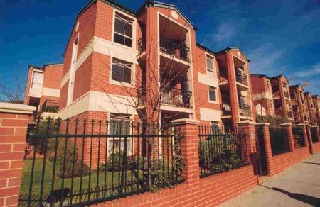 32/910 Canterbury Road, Box Hill VIC 3128 - Townhouse For Rent | Domain - Photo 5