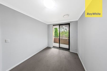 Spacious Tri-Level Townhouse - Light-Filled and Conveniently Located - Photo 5