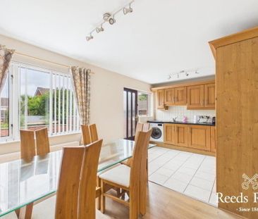 2 Sandyknowes Grove, Newtownabbey, BT36 5DG - Photo 3