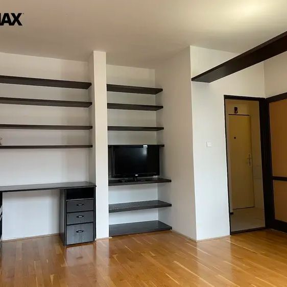 Pronájem bytu 2+1 s klimatizací na ulici Fintajslova v Břeclavi. - Fotografie 1