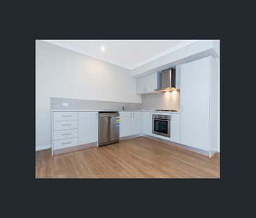 Modern Apartment in Prime Location - Photo 3