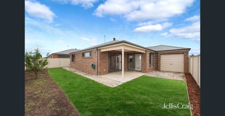 Neat & Tidy home in Convenient Location! - Photo 5