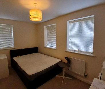 4 bedroom semi-detached house to rent - Photo 5