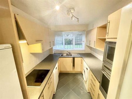 Mardon, Westfield Park, Pinner, HA5 - Photo 5