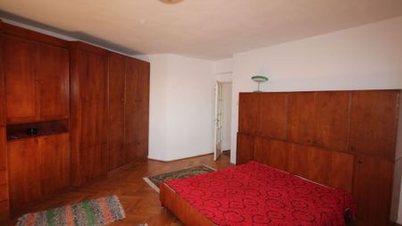 Apartament cu 5 camere de vânzare - Fotografie 4