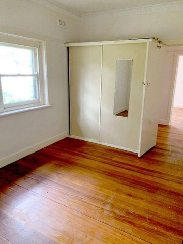 Pet friendly neat and tidy 3 bed, 1 bathroom, 2 toilets. - Photo 5