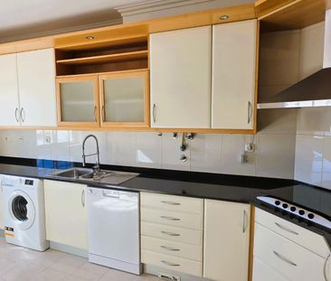 T4 em Condomínio Fechado com Piscina e 4 Lugares de Garagem | Cascais - Photo 5