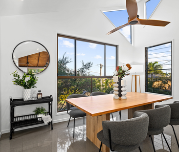 Modern Rainforest Retreat with Dual Living in a Private, Leafy Cul-... - Photo 4