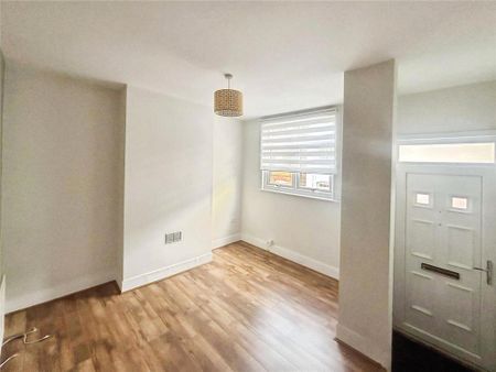 3 bedroom terraced house to rent - Photo 3