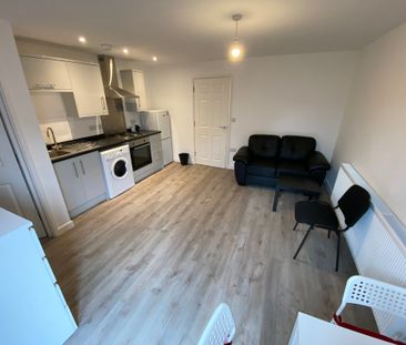 1 Bed Student Accommodation - Photo 3