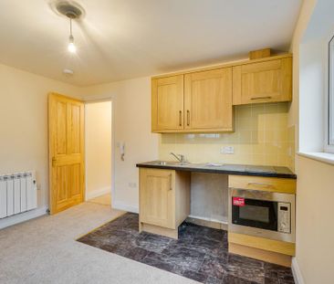 1 bedroom ground floor flat to rent - Photo 4