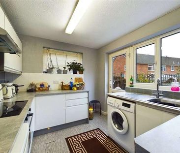 Bitterne Avenue, Tilehurst, Reading, Berkshire, RG31 - Photo 4