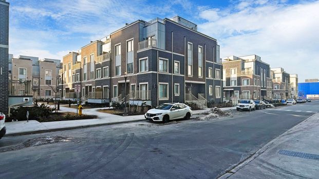 For Lease - 31 Honeycrisp Crescent Unit# 64, Vaughan, Ontario - Photo 1