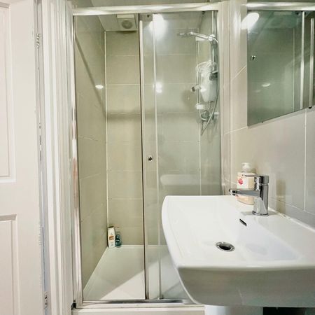 Room in a Shared Flat, Kimberley Road, SW9 - Photo 4