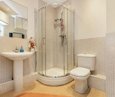 2 bedroom penthouse to rent - Photo 6