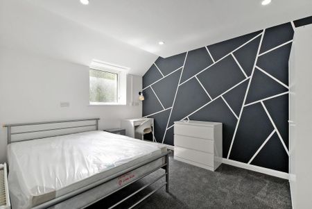 1 bedroom in a house share to rent - Photo 3