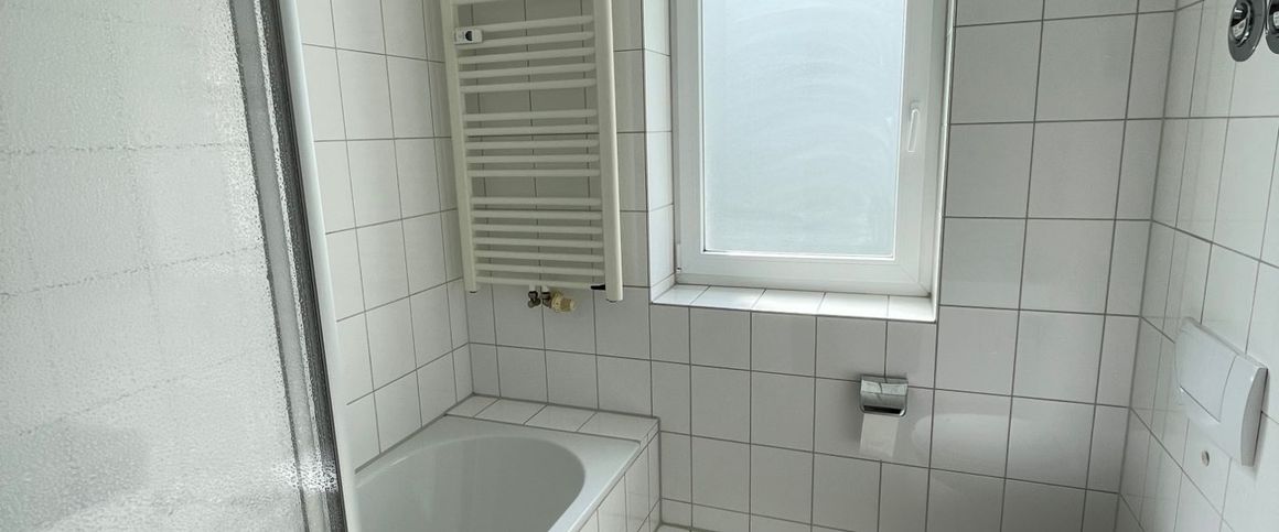 *geräumige 3-Zimmer-Wohnung mit Tageslichtbad und Balkon* - Photo 1