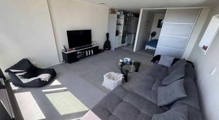 Move in ready! Amazing location with Harbour Views - Photo 3