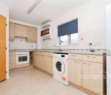 Corfe Way, Farnborough, GU14 - Photo 4