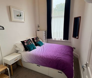 2 Bed Flat, Cambridge Road, BN3 - Photo 4