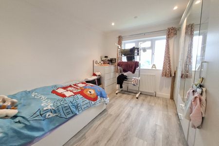 School Row - Photo 5