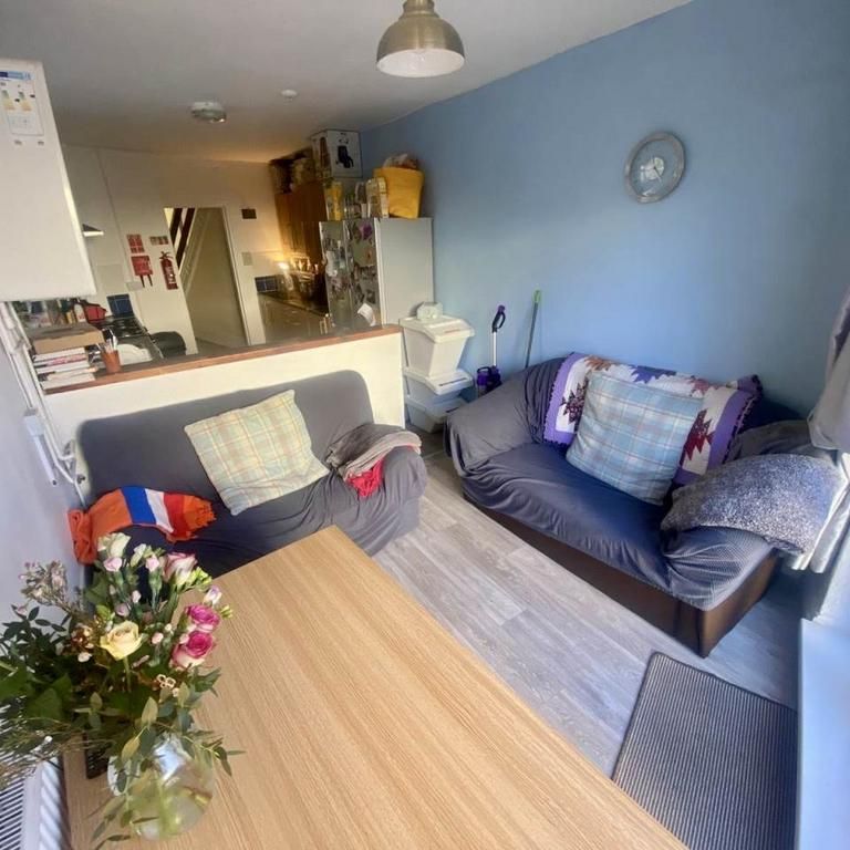 6 bedroom house to rent - Photo 1