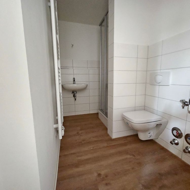 Sehr schöne großzügige und renovierte Wohnung / Erstbezug Gutschrift in Höhe von 700.-€ - Photo 1