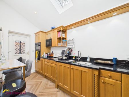 1 bedroom in a house share to rent - Photo 2