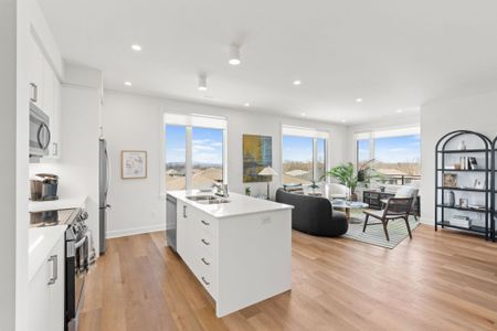 For Lease - 655 WANAKI Road Unit# 302, Manor Park - Cardinal Glen and Area, Ontario - Photo 3