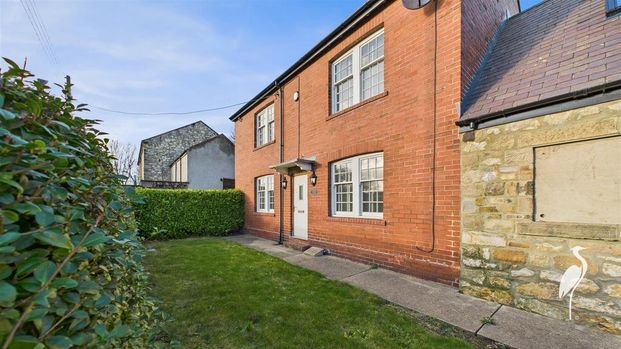 3 bedroom semi-detached house to rent - Photo 1