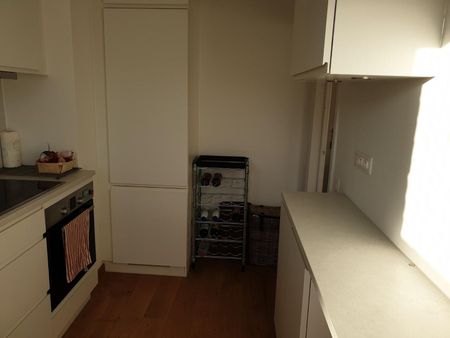 Volledig gerenoveerd appartement op de 2de verdieping, ideaal gelegen in het centrum van Kraainem en op wandelafstand van het Jourdain Park. - Foto 2