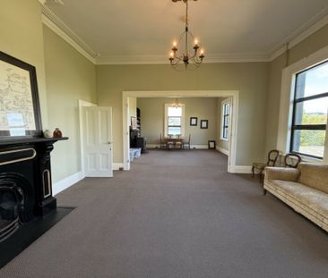 5 Bedroom Home with Sweeping Harbour Views - Photo 1