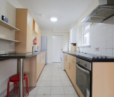 1 bedroom in a house share to rent - Photo 6