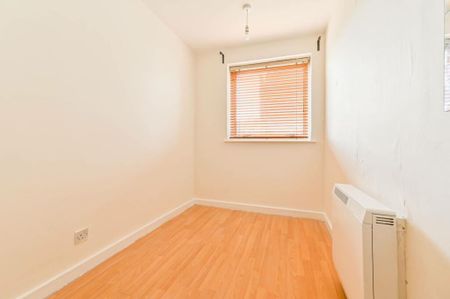 St. Mary Le Park Court, Parkgate Road..., London - Photo 4