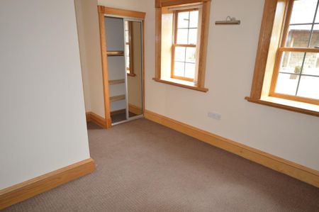 3 bedroom end of terrace house to rent - Photo 4