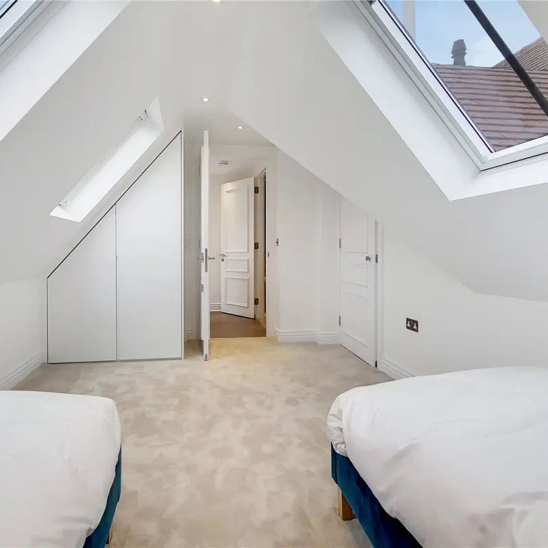 2 bedroom flat in Hampstead - Photo 1