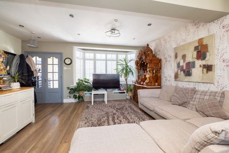 3 bedroom mid terraced house to rent, - Photo 3