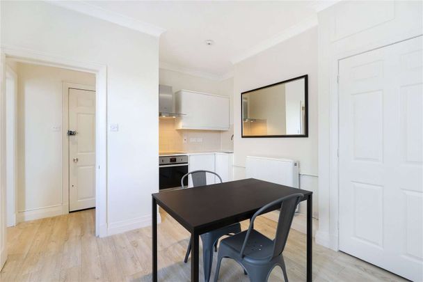 A contemporary studio apartment available to rent close to local amenities. The property is recently refurbished and located on the third floor of this mansion block. - Photo 1